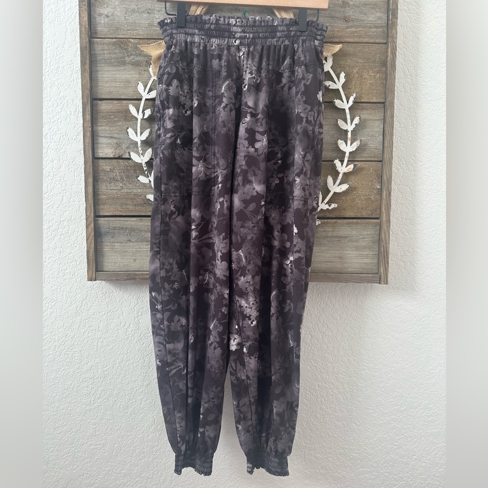 ATHLETAâ Savannah Jogger In Lumen Floral Floral Pattern Ladies size 4